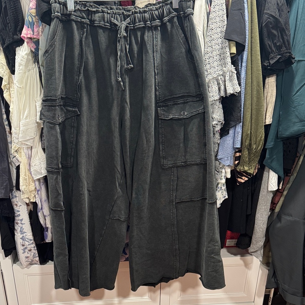 Easel Women's Black Cargo Cropped Pants